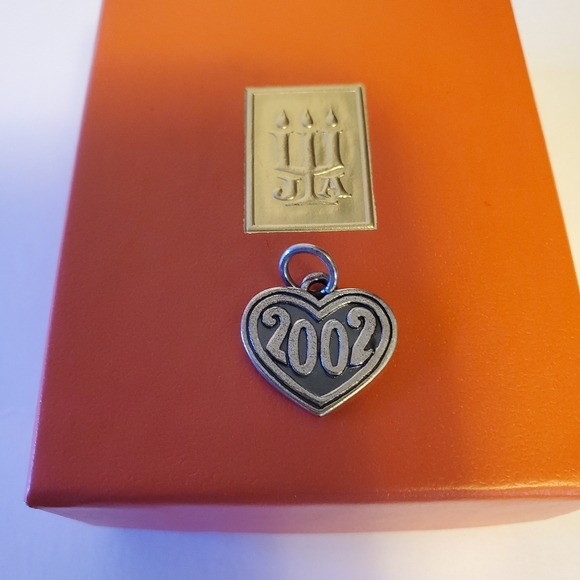 James Avery Retired 2002 Charm - Picture 3 of 3